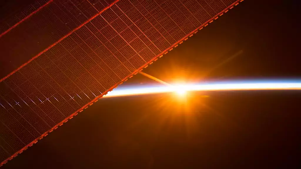 /articles/space-wireless-energy-transfer/1024px-ISS._Sunrise_Through_the_Solar_Arrays.webp